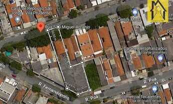 Imagem: Terreno (Em rua) à Venda, 750m² - Bairro