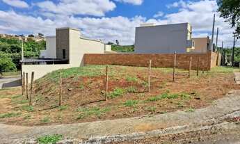 Imagem: Terreno plano de esquina no Parque Jambeiro