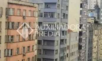 Imagem: Um quarto com garagem próximo da Santa