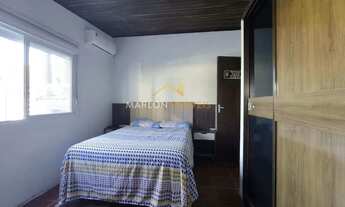 Imagem 7: Casa com 2 dormitórios, ar condicionado e garagem. Junto ao centro