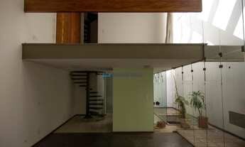 Imagem 3: Casa de arquiteto. Escritório no térreo e casa nos pisos superiores. 200m²