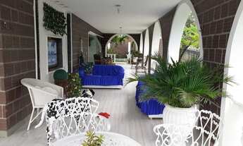 Imagem 6: Casa Castelo à venda, com maior parte da mobília, com 4 suítes, todas com closet