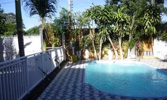 Imagem 2: Casa para venda com 385 metros quadrados com 5 quartos