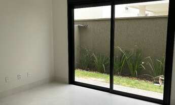 Imagem 4: Casa de condomínio para venda tem 233 metros quadrados com 4 quartos