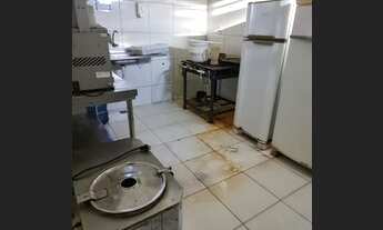 Imagem 6: Ponto comercial com estrutura completa freezers, forno, fogão industrial, geladeira, forno