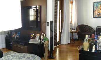 Imagem 2: Maravilho sobrado com fino acabamento, 3 suítes, living amplo, sala de tv, quintal e churr