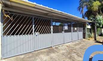 Imagem: Uma casa de 02 quartos com 01 vaga de garagem