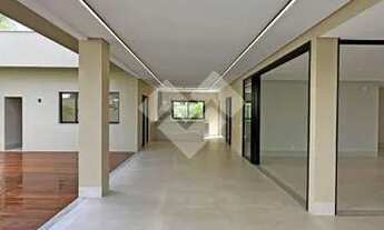 Imagem 3: Sobrado de luxo no Alphaville Goiás com 5 suítes