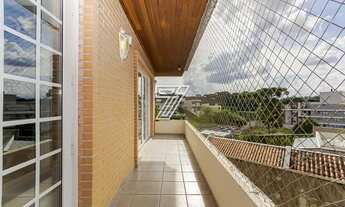 Imagem 3: Casa para venda tem 785 metros quadrados com 3 quartos em Cascatinha - Curitiba - PR