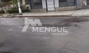 Imagem 2: Casa com 3 Quartos e 4 banheiros à Venda, com 380 m² no bairro Sarandi por R$ 630.000,00