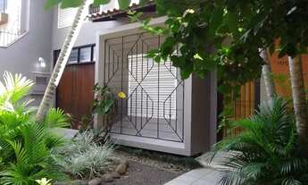 Imagem 4: À Venda uma casa, de três dormitórios e uma suíte, com garagem coberta, Bairro Jardim Sab