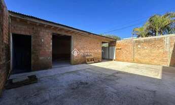 Imagem: Terreno Murado com Área Construída para