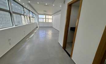 Imagem 6: Linda Sala Comercial Reformada e Iluminada