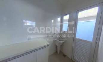 Imagem 7: Casa em condomínio fechado, com excelente localização, próximo a supermercados e comércio