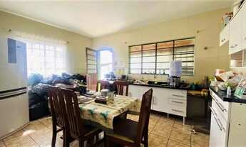 Imagem 6: Imagina um quintal grande, plano e gramado! Casa toda térrea, com cara de interior, à vend