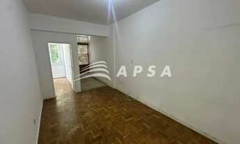 Imagem: O SOL ENTRA GENEROSO PELAS JANELAS DE FRENTE