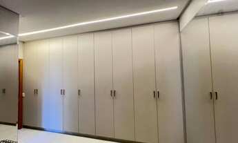 Imagem 2: Casa Térrea Mobiliada no Jardins Bolonha com 3 Suítes e Piscina Aquecida