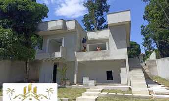 Imagem: Casa com Piscina na Orla Norte de Porto