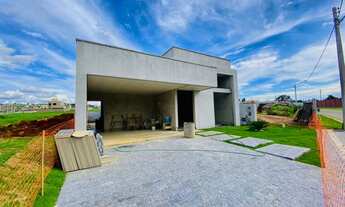 Imagem 2: Casa de condomínio térrea para venda tem 208 metros quadrados com 3 quartos