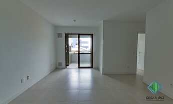 Imagem 2: Apartamento para venda possui 65 metros quadrados com 2 quartos em Coloninha - Florianópol