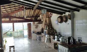 Imagem 6: Casa Colonial à venda, 04 quartos com 02 suítes, 06 vagas, lindo pomar e vista. Centro da