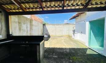 Imagem 3: Casa ? grande., sozinha no lote..