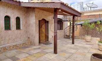 Imagem 7: Casa com piscina e salão