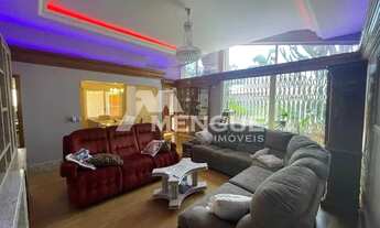 Imagem 2: Casa residencial com 4 dormitórios e 6 vagas no bairro Jardim Planalto em Porto Alegre com