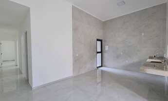 Imagem 3: Casas planas com fachada moderna e excelente acabamento! Dispõe de 3 quatros e jardim