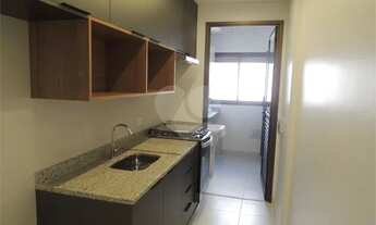 Imagem: Dois quartos, sendo 1 suíte com armários