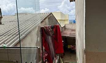 Imagem 5: Vendo Sobrado, sendo duas casas independentes uma com 03 quartos e outra com 02 quartos!