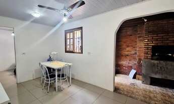 Imagem 6: Se você procura uma casa com pátio e churrasqueira para receber sua família e amigos , aqu