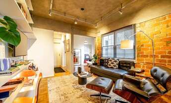 Imagem 4: Apartamento totalmente reformado 02 quartos no bairro Centro Histórico