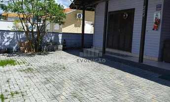 Imagem 4: Casa e Edicula com 5 dormitórios, sendo suíte, area gourmet e churrasqueira