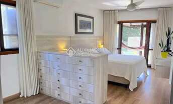 Imagem 2: Casa de condomínio para venda tem 270 metros quadrados com 5 quartos