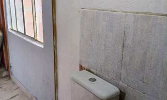 Imagem 6: Cômodo na avenida. Portão sem vizinhos