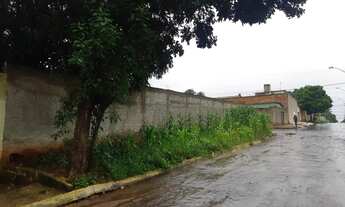 Imagem 10: Lote de Esquina murado muro alto escorrido para frente com 492,89 metros sendo 17 metros d