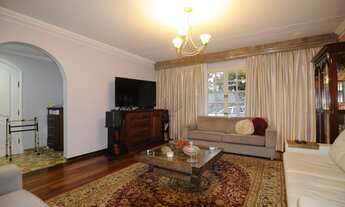 Imagem 4: Residência ampla e arejada de 270m² com móveis planejados em todos os quartos