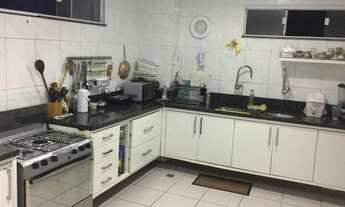 Imagem 7: Casa de condomínio para venda tem 230 metros quadrados com 4 quartos