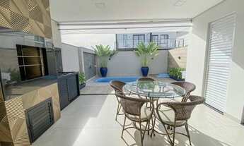 Imagem 2: Sobrado para venda possui 182 metros quadrados com 3 quartos em Itacolomi - Balneário Piça