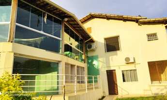 Imagem 2: Casa Colonial à venda, 04 quartos com 02 suítes, 06 vagas, lindo pomar e vista. Centro da