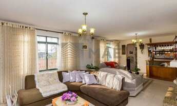 Imagem 2: Térrea para venda possui 204 m² com 3 quartos em Vista Alegre - Curitiba - PR