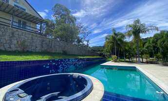 Imagem 2: Casa para venda tem 1004 metros quadrados com 5 quartos em Cacupé - Florianópolis - SC