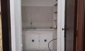 Imagem 5: Kitnet/Conjugado para aluguel possui 35 metros quadrados com 2 quartos