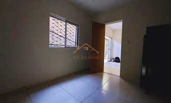 Imagem 4: Casa de 2 quartos, 1 sala, 1 banheiro, lote plano, quintal, área de serviço, terraço com u