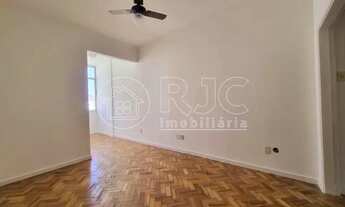 Imagem 2: Apartamento para venda possui 70 metros quadrados com 2 quartos em Tijuca - Rio de Janeiro