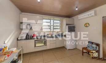 Imagem 7: Casa com 3 dormitórios com suíte e 3 vagas de garagem, no bairro São Sebastião, em Porto A