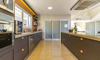 Imagem 4: Casa moderna com área de lazer e ambientes amplos