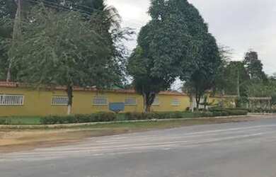 Imagem 2: Vende-se lindo sítio, na pista, em Rio Preto da Eva. Tratar c Alzira pelo tel *