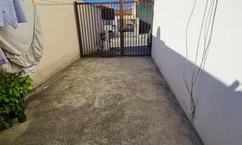 Imagem 2: Alugo apartamento no térreo com cozinha, quarto com banheiro, lavanderia coberta, sem vaga